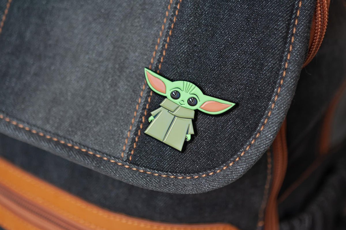 Star Wars Toynk Exclusive Enamel Pin Mandalorian Cartoon Child Baby Yoda Ears Up